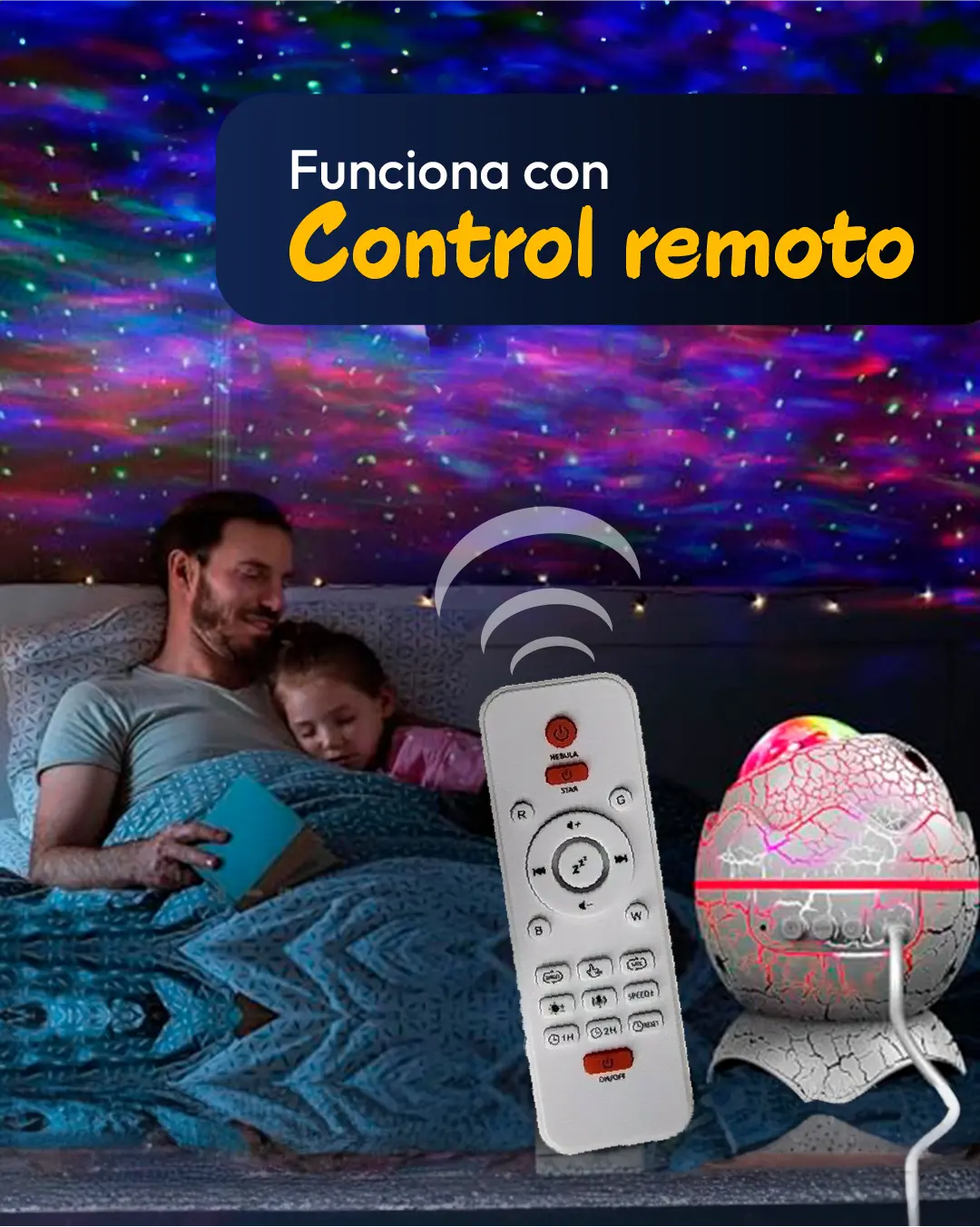 Proyector de huevo de dinosaurio en uso, proyectando luces de colores con control remoto en habitación.